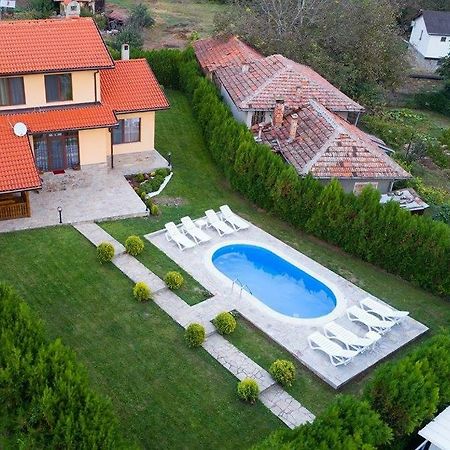 Guest House Beniart Vetrintsi Exterior photo