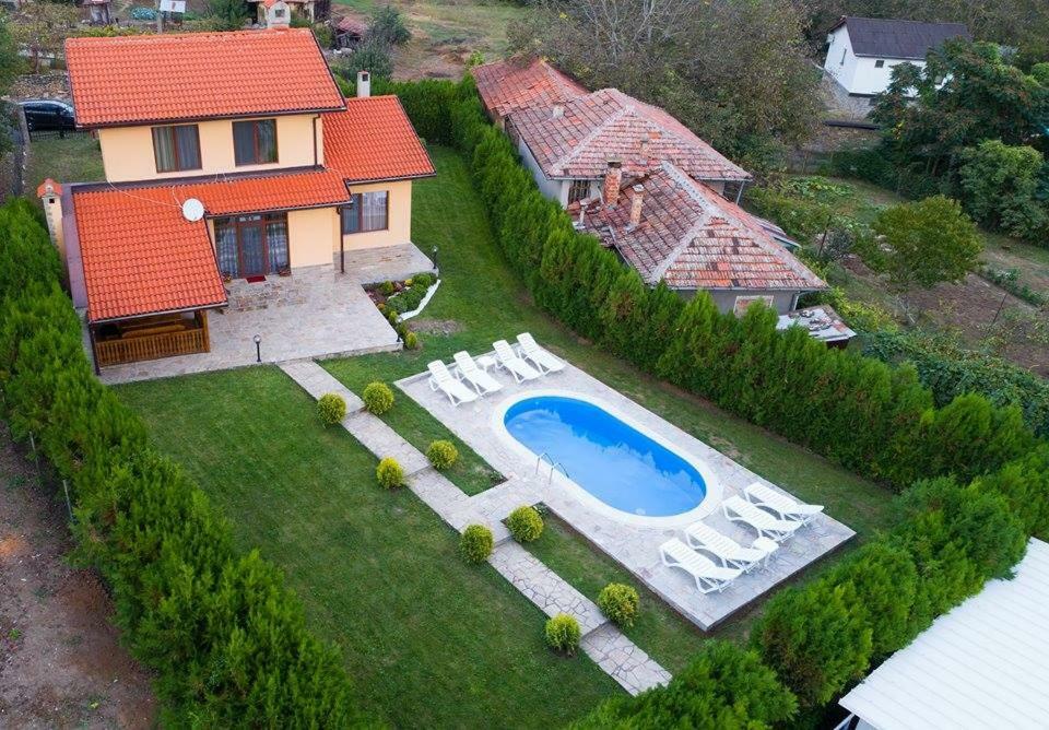 Guest House Beniart Vetrintsi Exterior photo